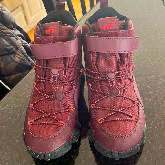 Puma insulated warm boots with great traction for hiking. - Picture 2 of 6